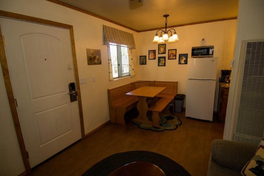 Hillcrest Suites & Cabins Big Bear Lake Exterior photo