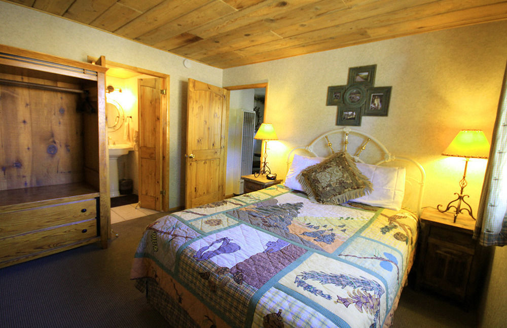 Hillcrest Suites & Cabins Big Bear Lake Exterior photo