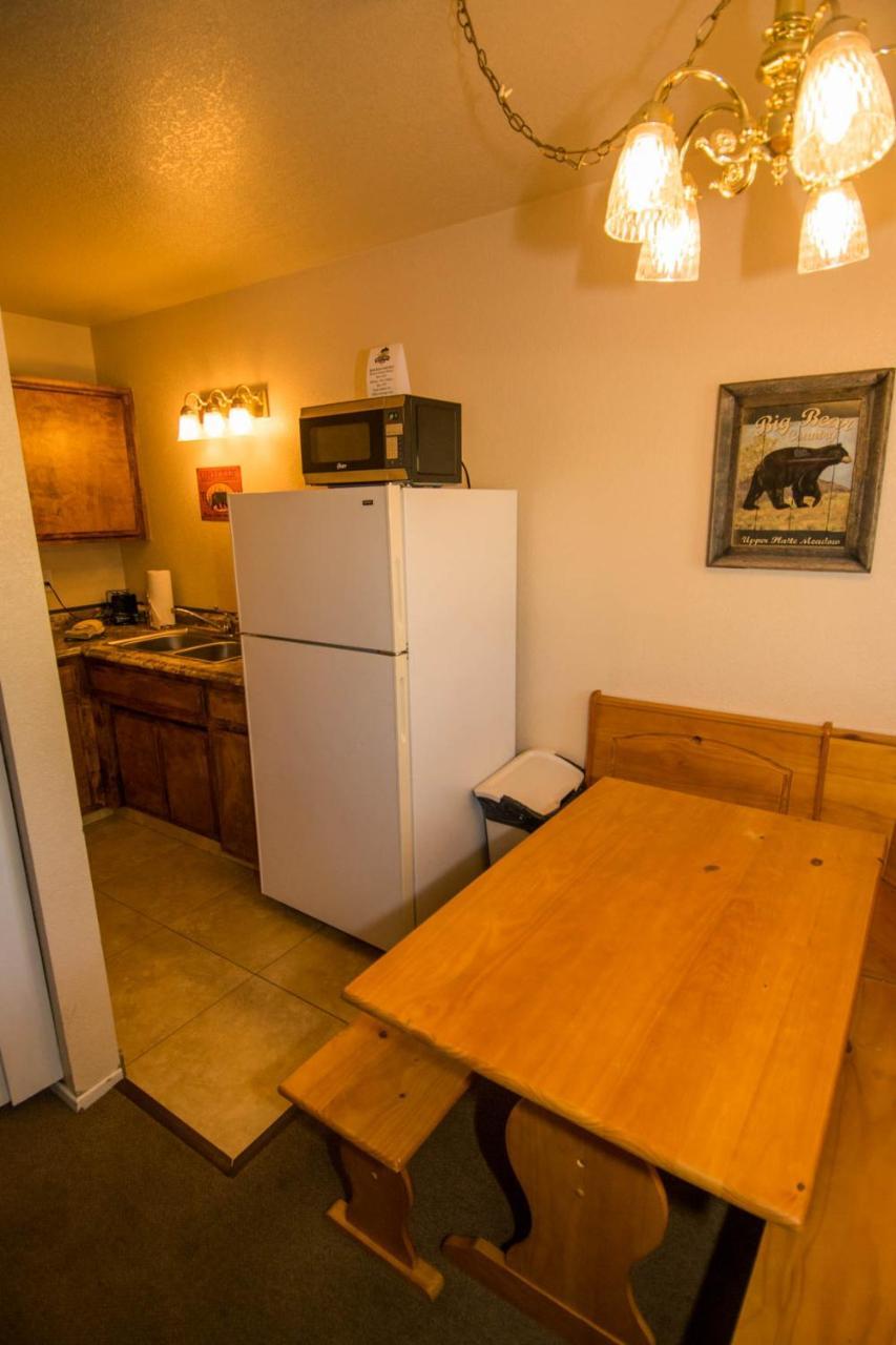 Hillcrest Suites & Cabins Big Bear Lake Exterior photo